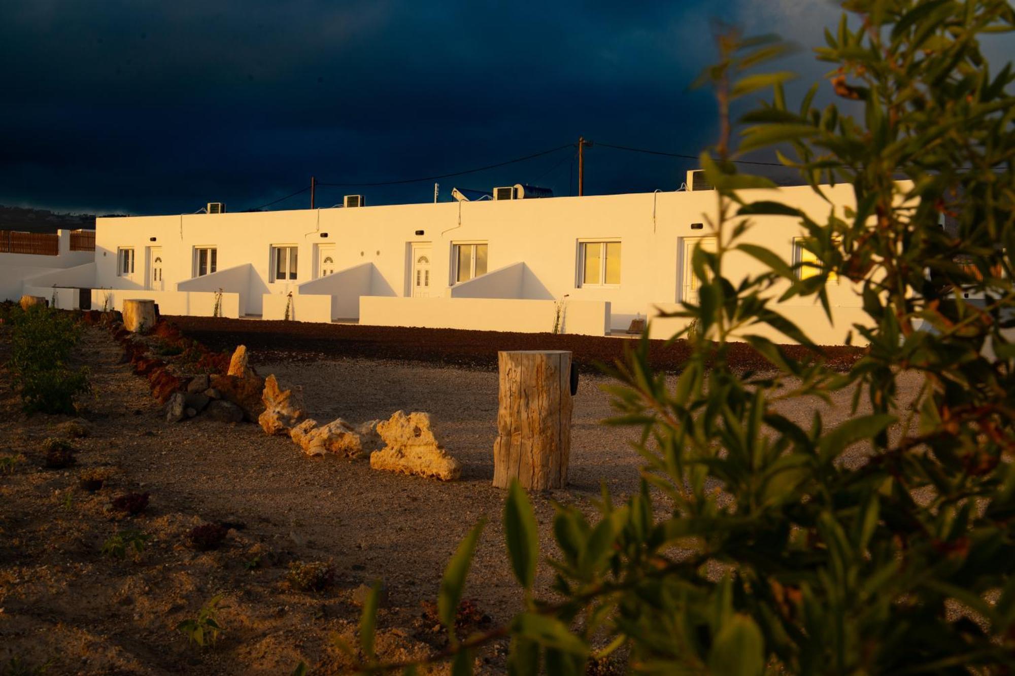 Calma Eco Houses Sunset View Emporio  ภายนอก รูปภาพ